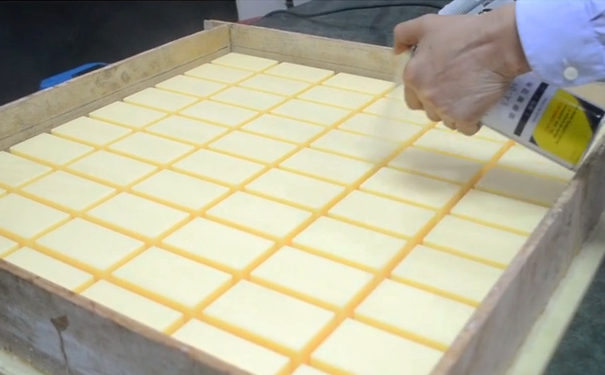 模具硅橡膠操作為什么要用脫模劑？